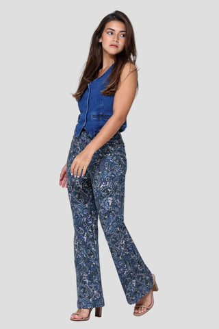 Model outfit: Paisley Print Patch Pocket Flare Jean